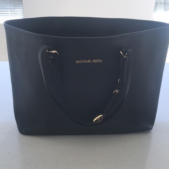 Michael Kors bag - Picture 1 of 6